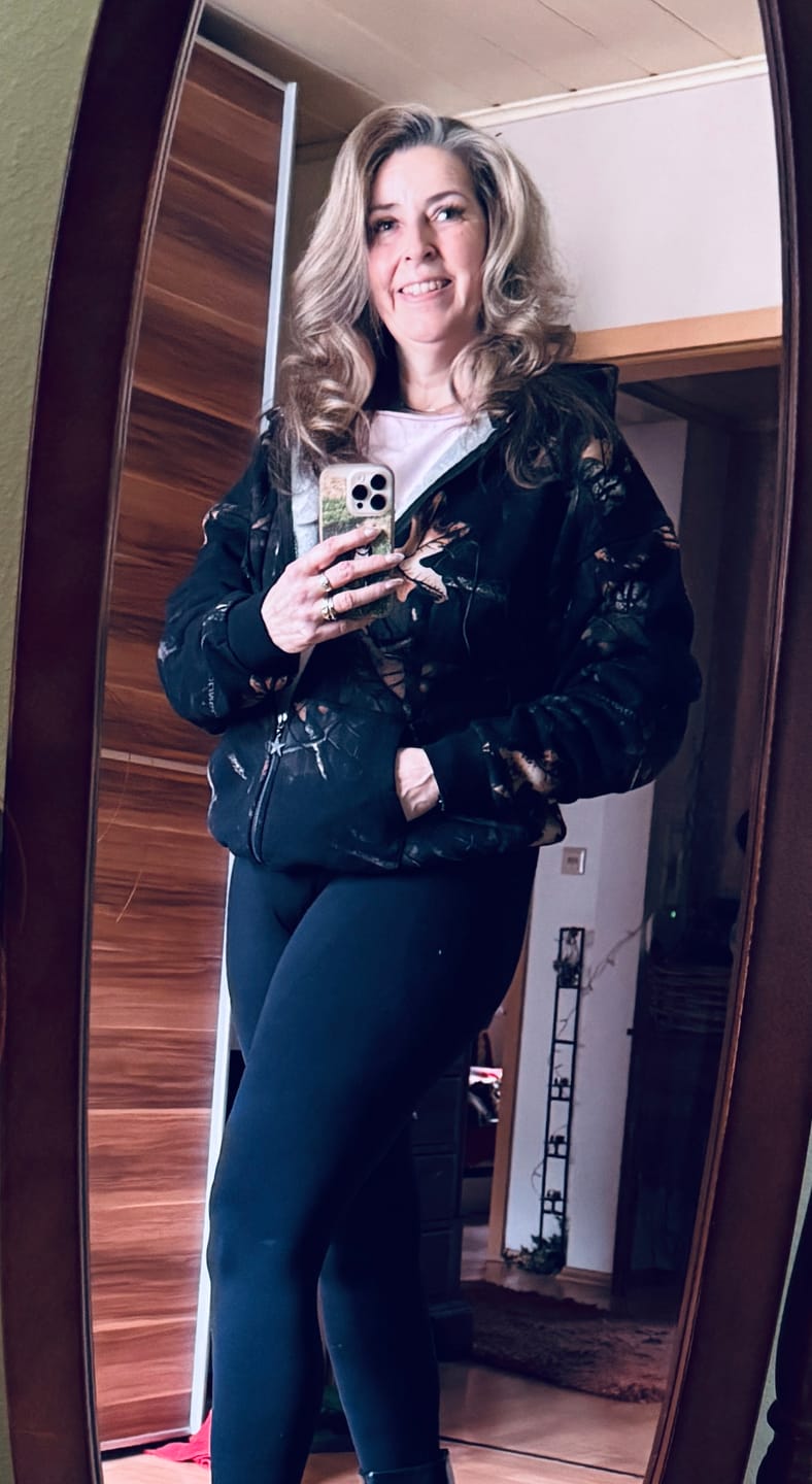 Customer photo review of W533 Flashback Zip Hoodie