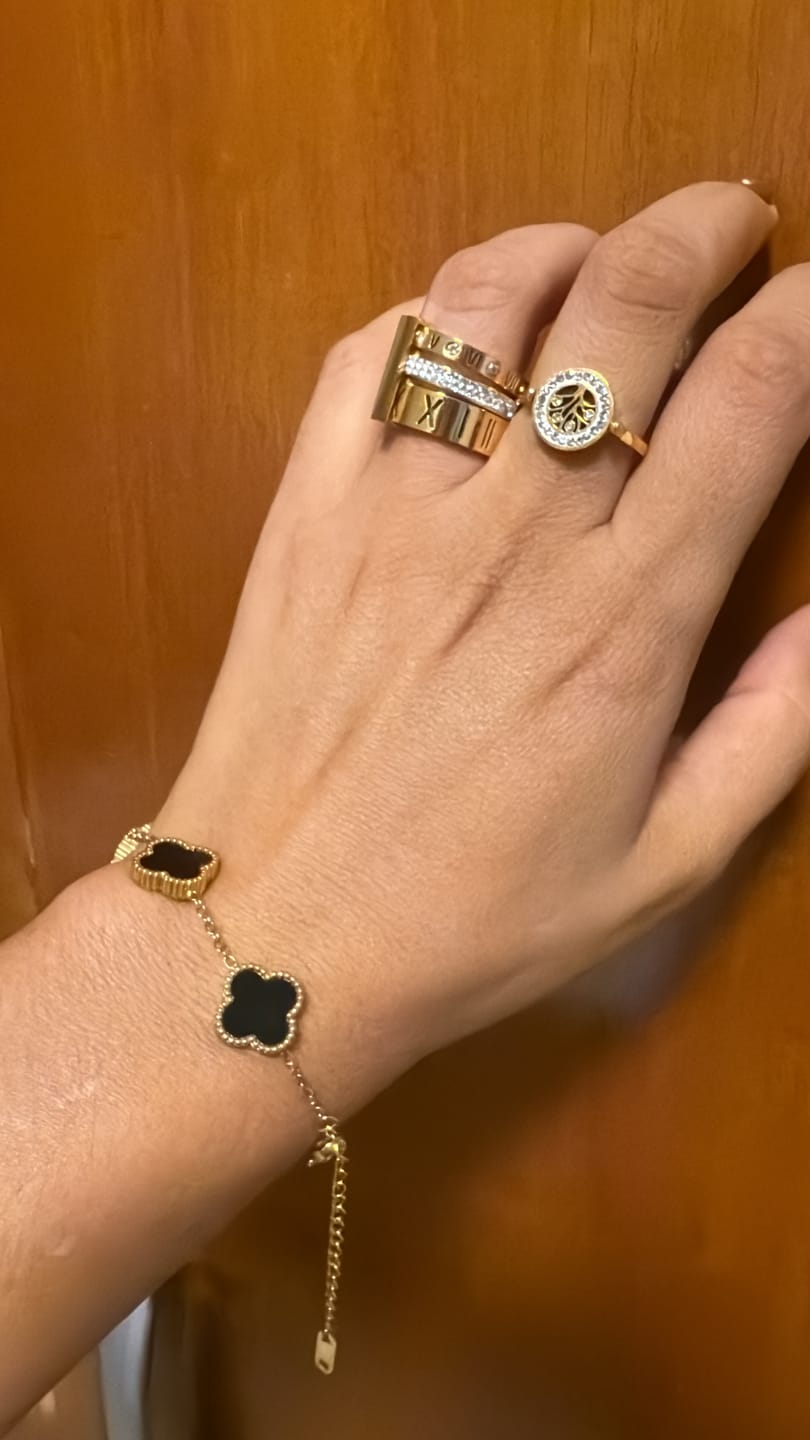 Customer photo review of Anel Triplo Beout Banhado em Ouro 18k
