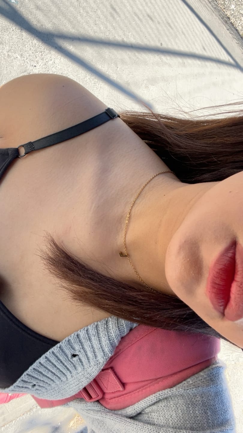 Customer photo review of Collar Con Inicial Dorada