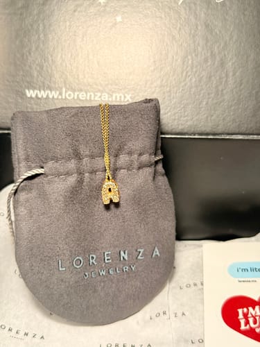 Customer photo review of Collar Dorado Inicial Mini Bubble Zirconias
