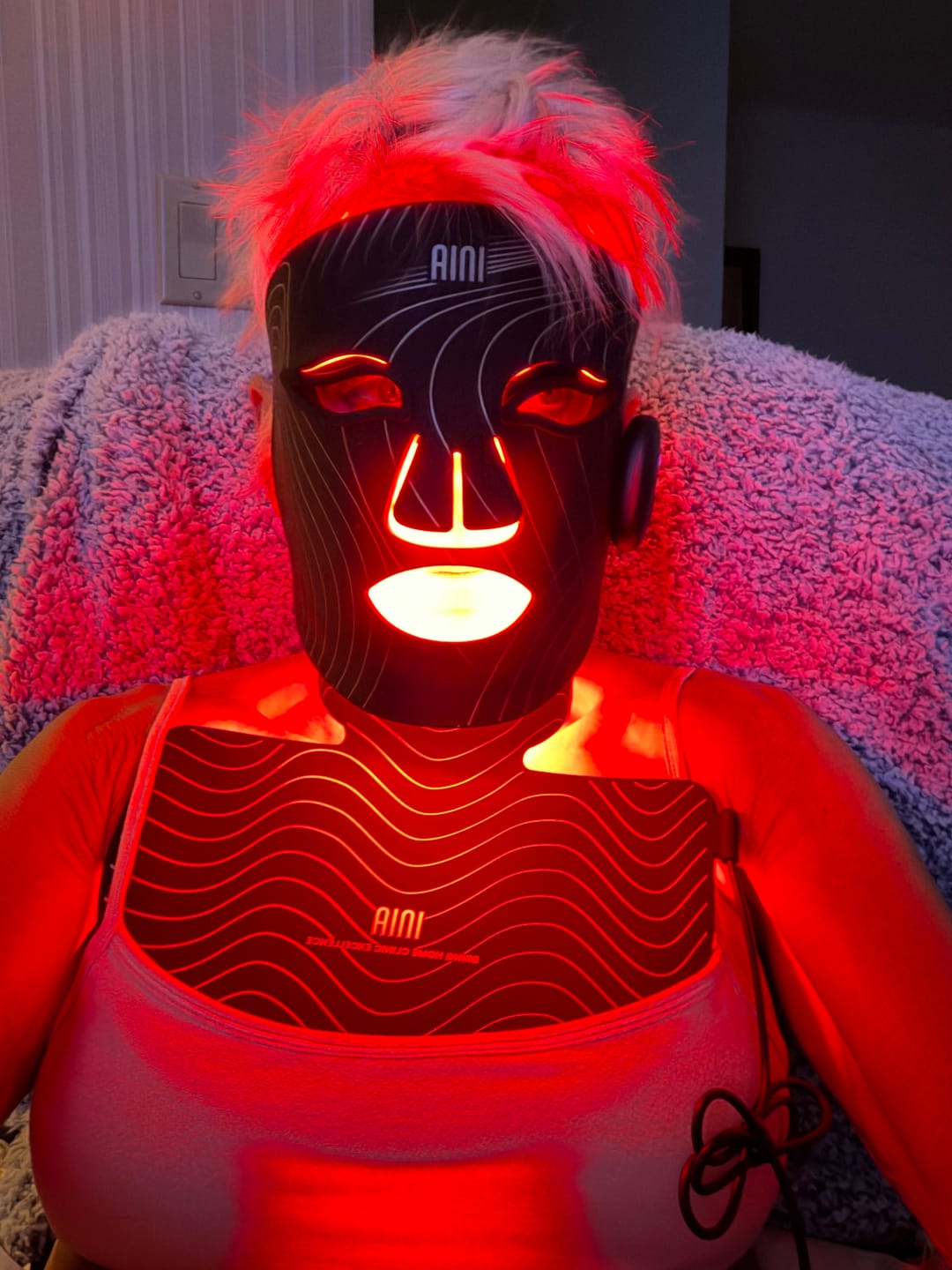 Customer photo review of INIA GLOW Neck & Chest Red Light Therapy