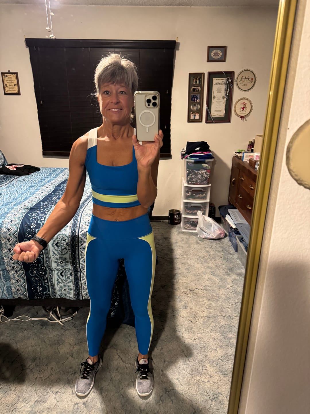 Customer photo review of BOLD Colorblocked Full Length Legging