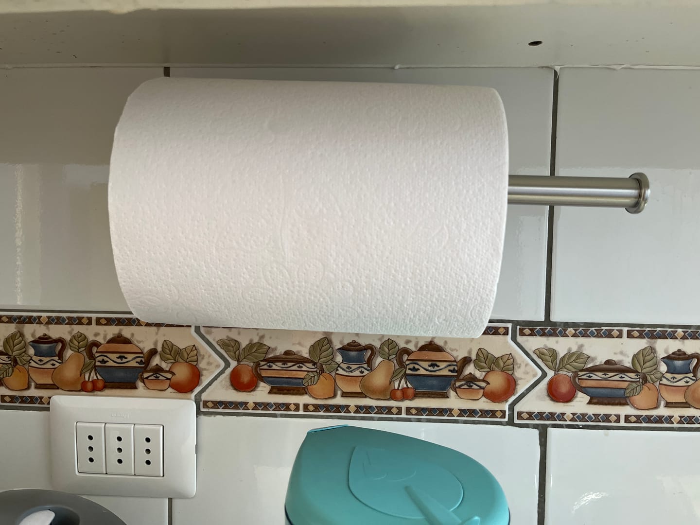 Customer photo review of Portarollos Toalla De Papel Nova De Acero Inox Autoadhesivo