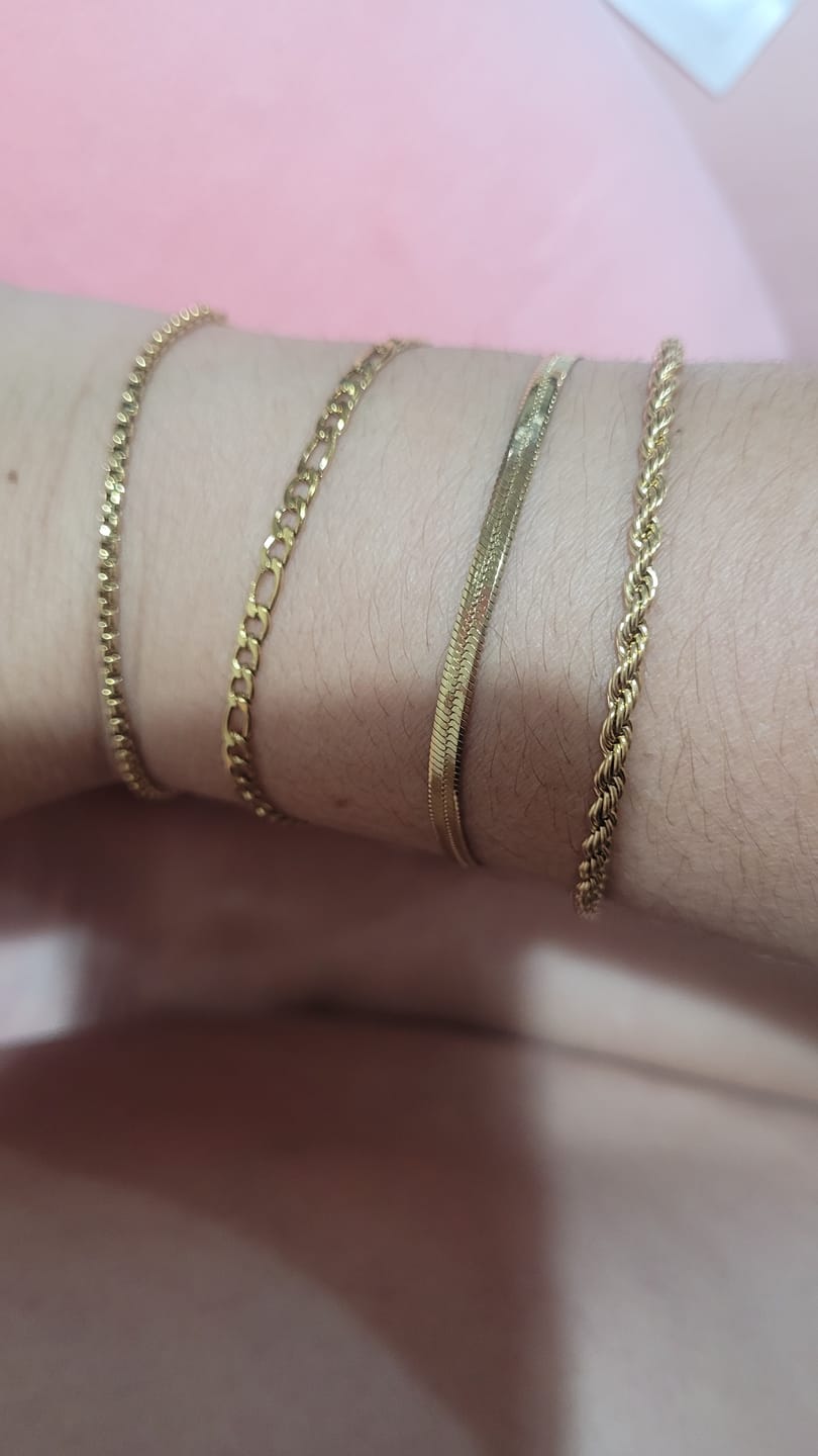 Customer photo review of Kit Pulseiras Essential Banhado em Ouro 18K