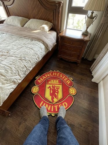 Customer photo review of Manchester United FC Logo Rug