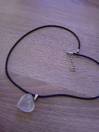 Customer photo review of Collier à pendentif cœur en pierre de cristal de roche