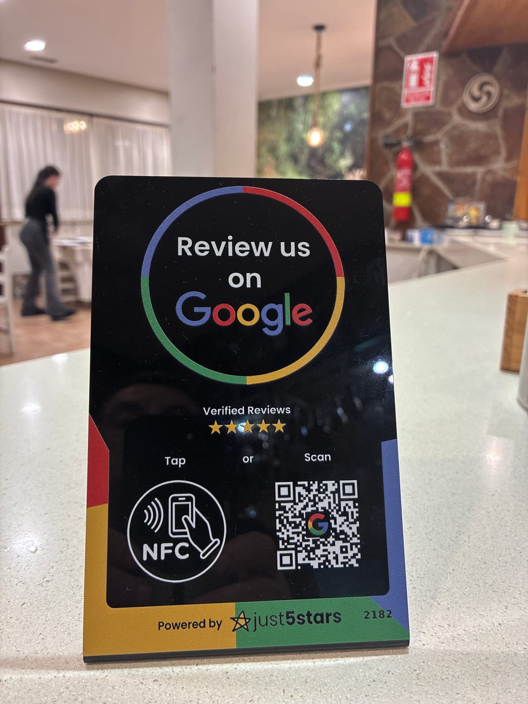 Customer photo review of Expositor Reseñas Google NFC QR