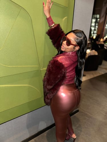 Customer photo review of Flash Sale Wavymy Wear Go Glueless Lace Wigs Pre-cut HD Lace Wigs Human Hair Pre-plucked Natural Hairline 180% Density