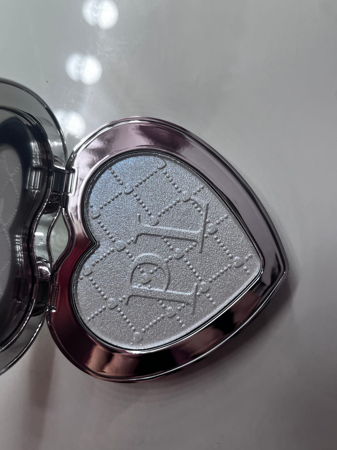 Customer photo review of P.Louise Skin Bling Pressed Highlighter Powder