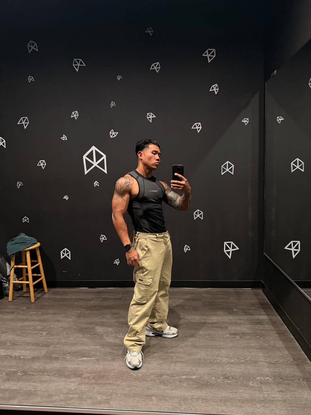 Customer photo review of 6032 - Old Money Twill Cargo Pants