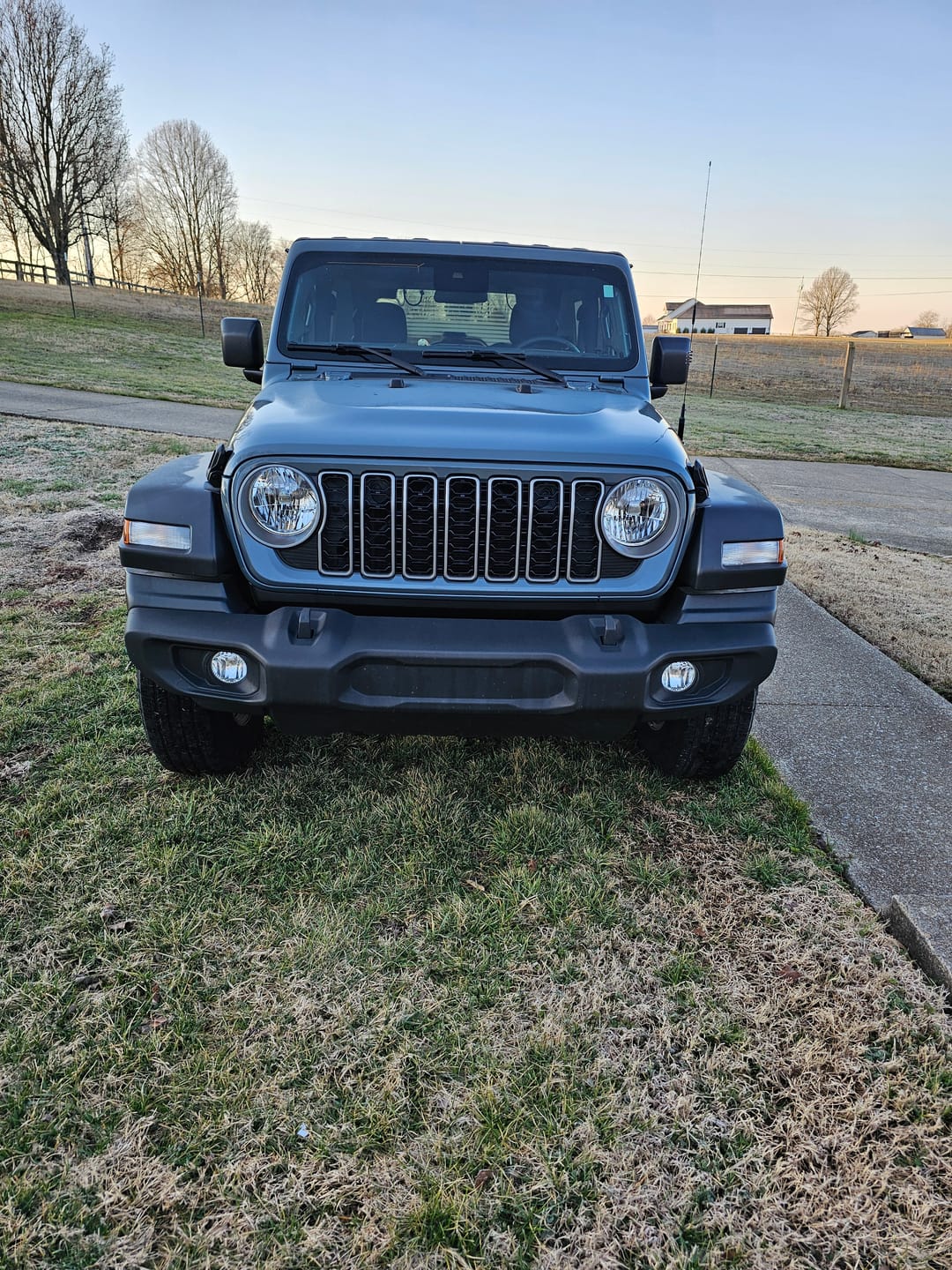 Customer photo review of OEM Color Matched Front Grille for Jeep Wrangler JL/Gladiator JT