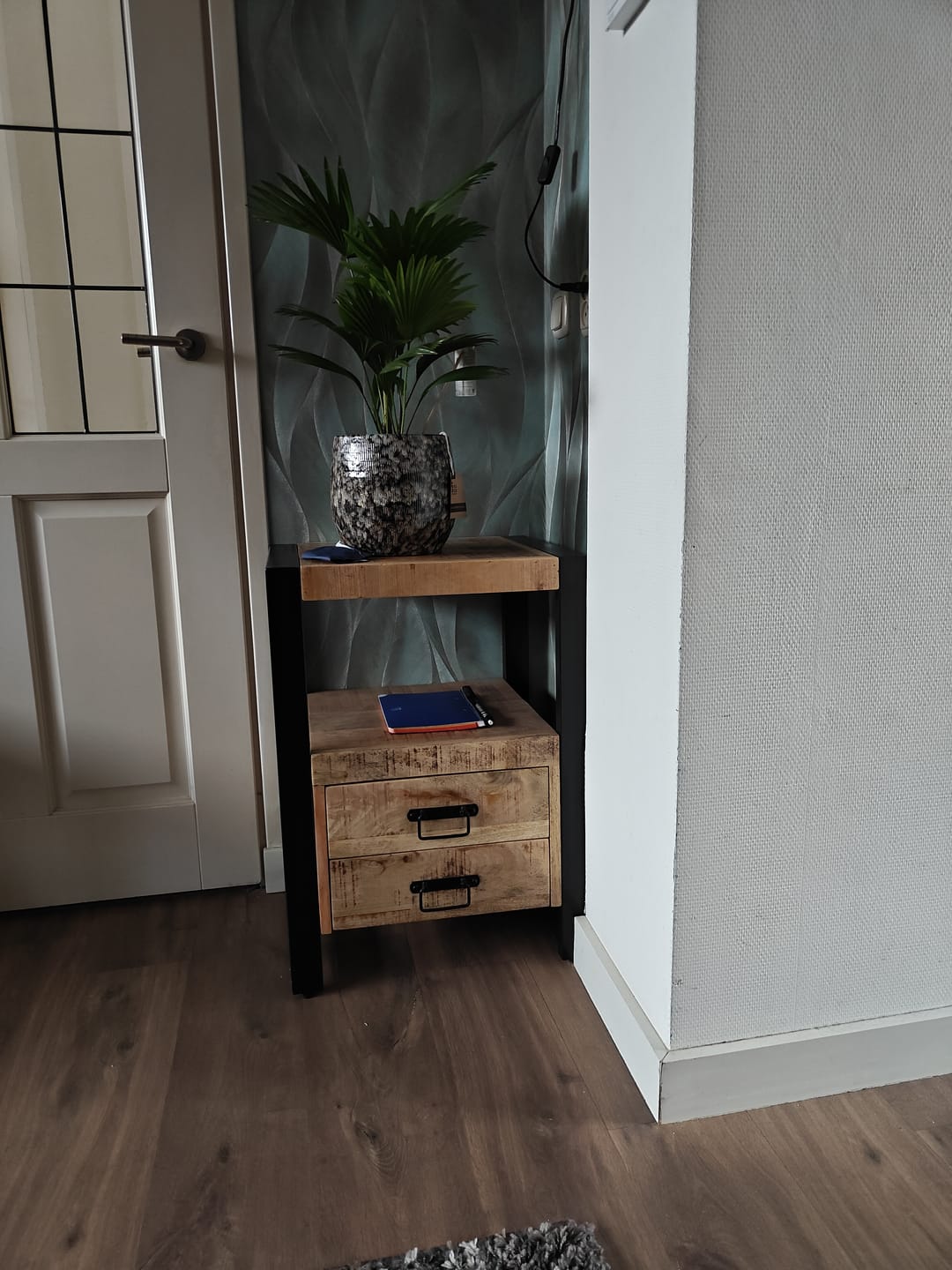 Customer photo review of Mango Houten Nachtkastje Britt | 50x40x70cm Tijdloos & Handgemaakt Design