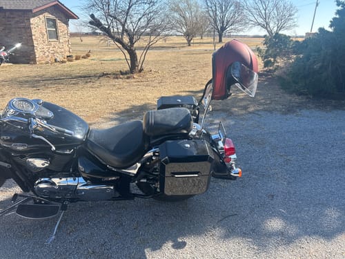 Customer photo review of 30L - Outlaw Quick Mount Medium Suzuki Boulevard C50 VL800 Painted Hard Saddlebags