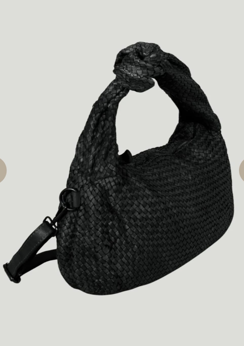 Customer photo review of Cartera tejida cuero negra