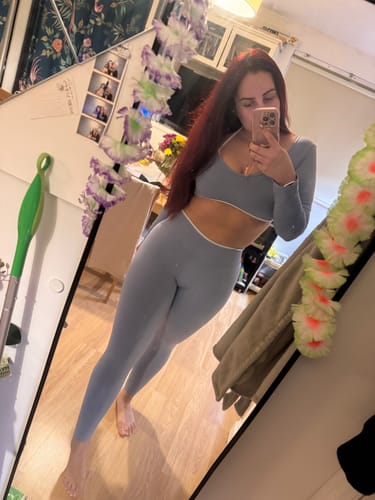 Customer photo review of The Prime Line Long Sleeve Crop Top Leggings 2-Piece Set