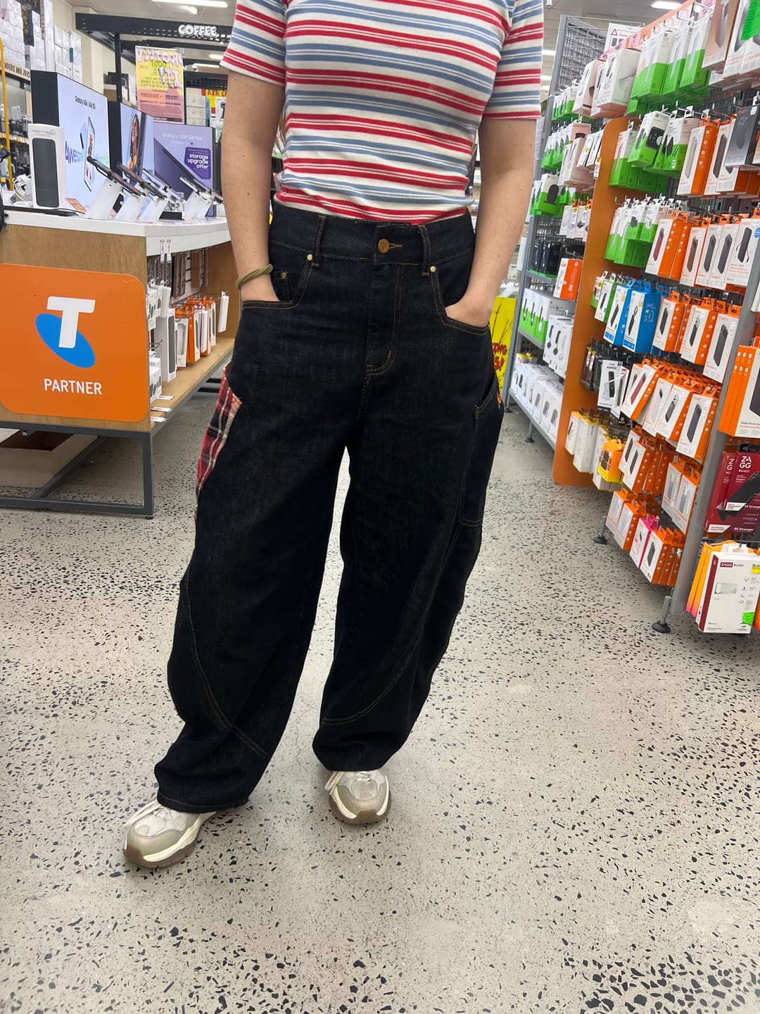 Customer photo review of Aelfric Eden BAGGY BARREL Jeans