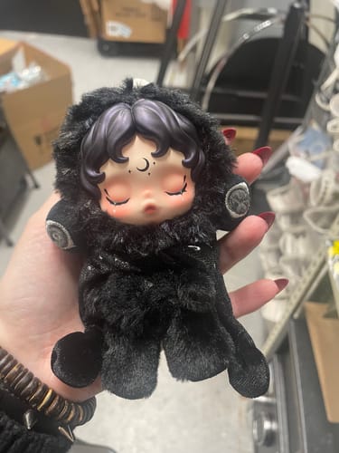 Customer photo review of Pop Mart Skullpanda You Found Me! Series Plush Doll Pendant