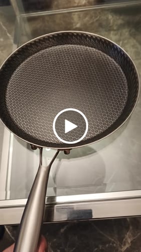 Customer video review of 10 to 13 Inch Shallow Pan & Tawa - New Lot