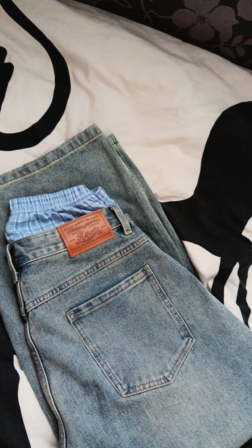 Customer photo review of Aelfric Eden Double Waist Baggy Jeans