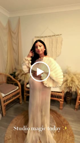 Customer video review of Fashion Organza Pleated  Maternity Dress for Photo Shoots Dress for Pregnancy Photo Shoot YW230726