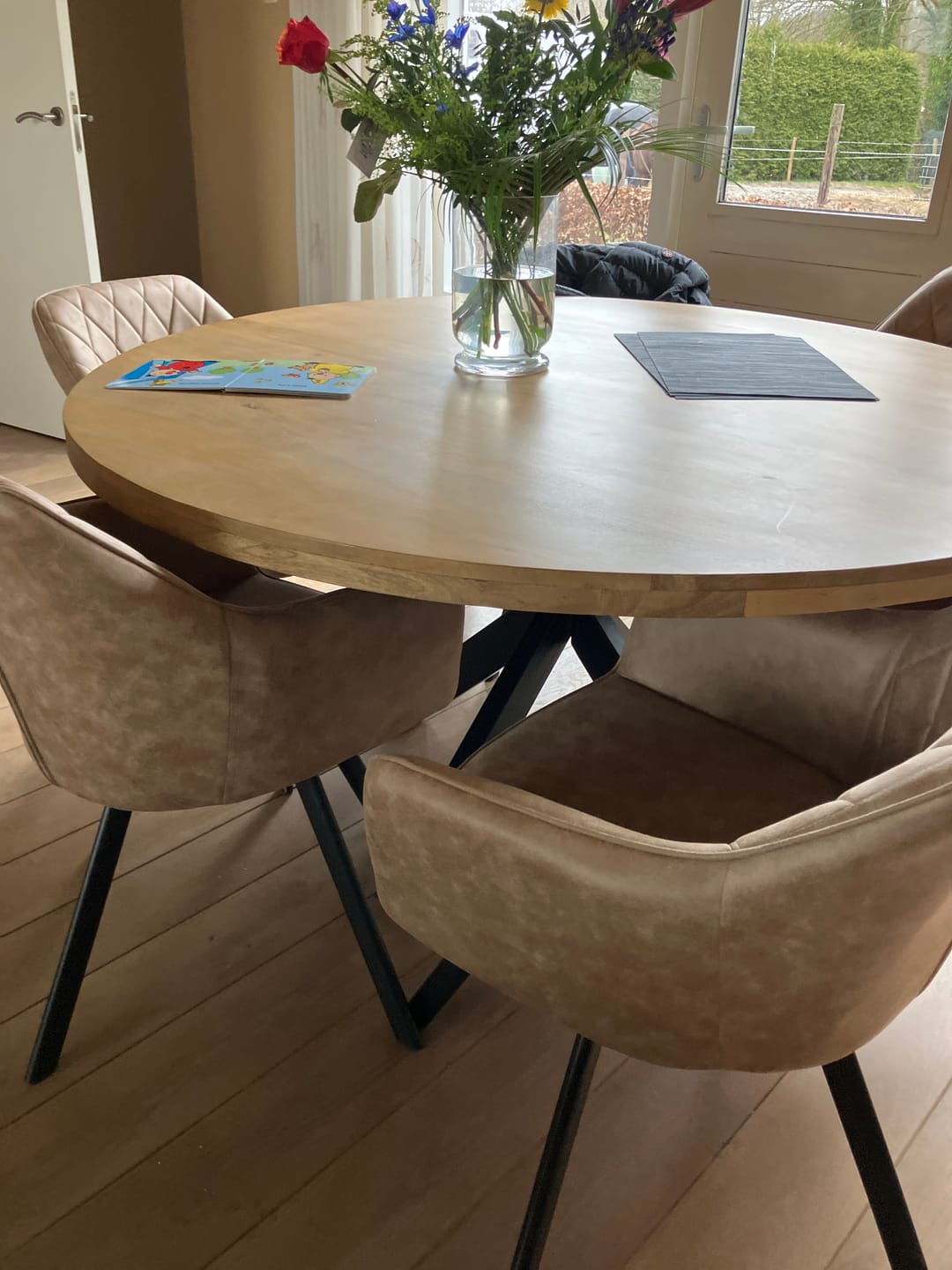 Customer photo review of Sila Mangohouten Ronde Eettafel