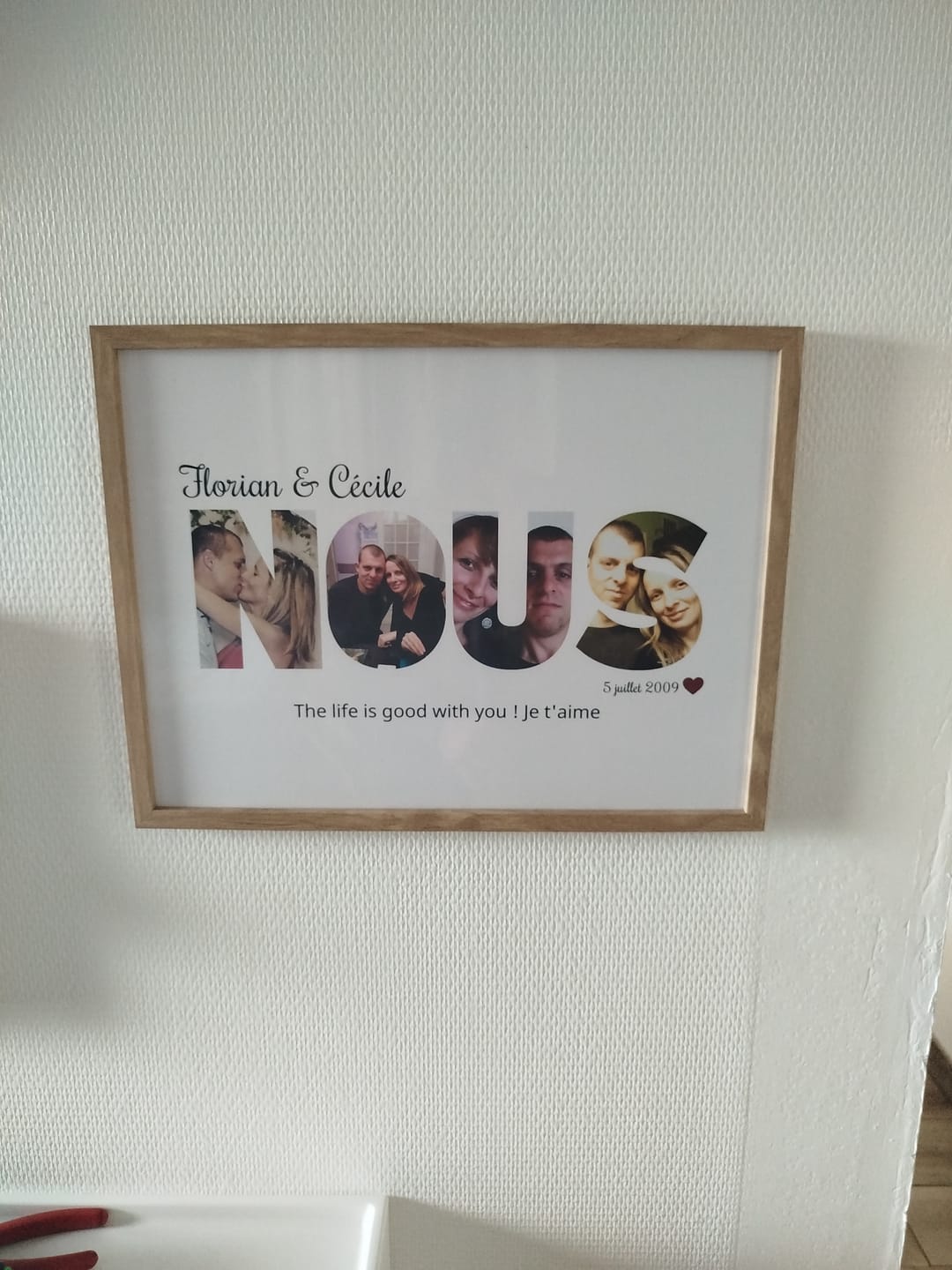Customer photo review of Affiche photos Nous - Cadre personnalisé avec lettres et photos