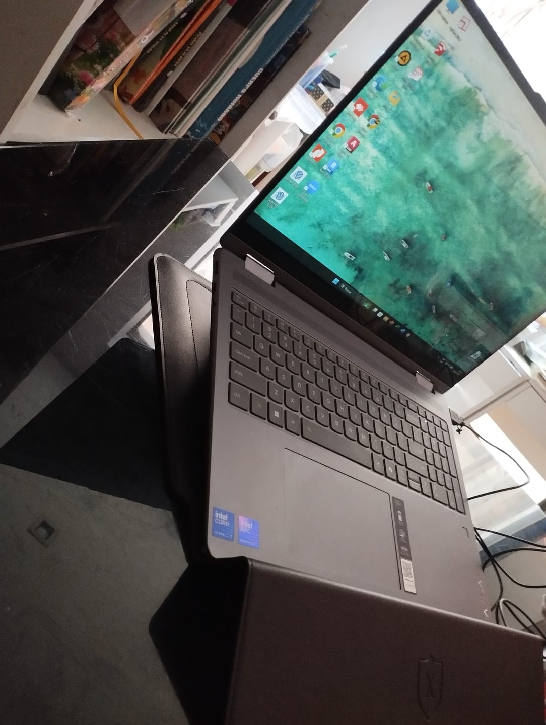 Customer photo review of Funda Notebook Smart Case
