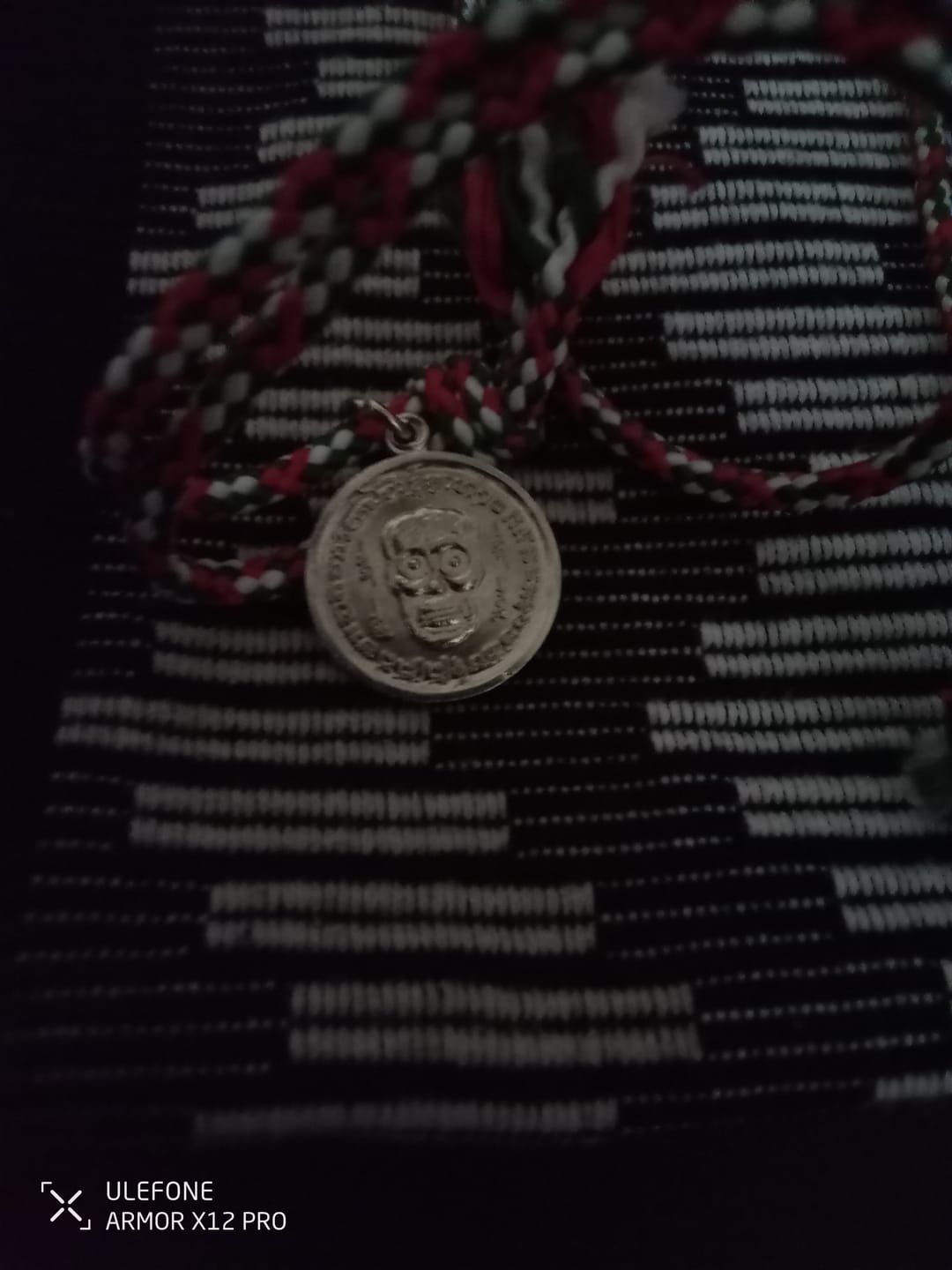 Customer photo review of Médaille Précieuse Portrait aux Dragons - Khot Séthi Rian Manghon Khu - Vénérable Luang Phor Aunjai. # 484