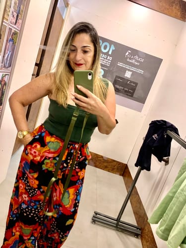 Avaliação com foto de um cliente sobre Case | Verde Musgo