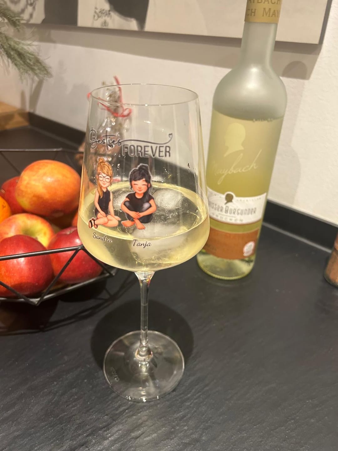 Customer photo review of Auf uns - Personalisiertes Weinglas für beste Freundinnen
