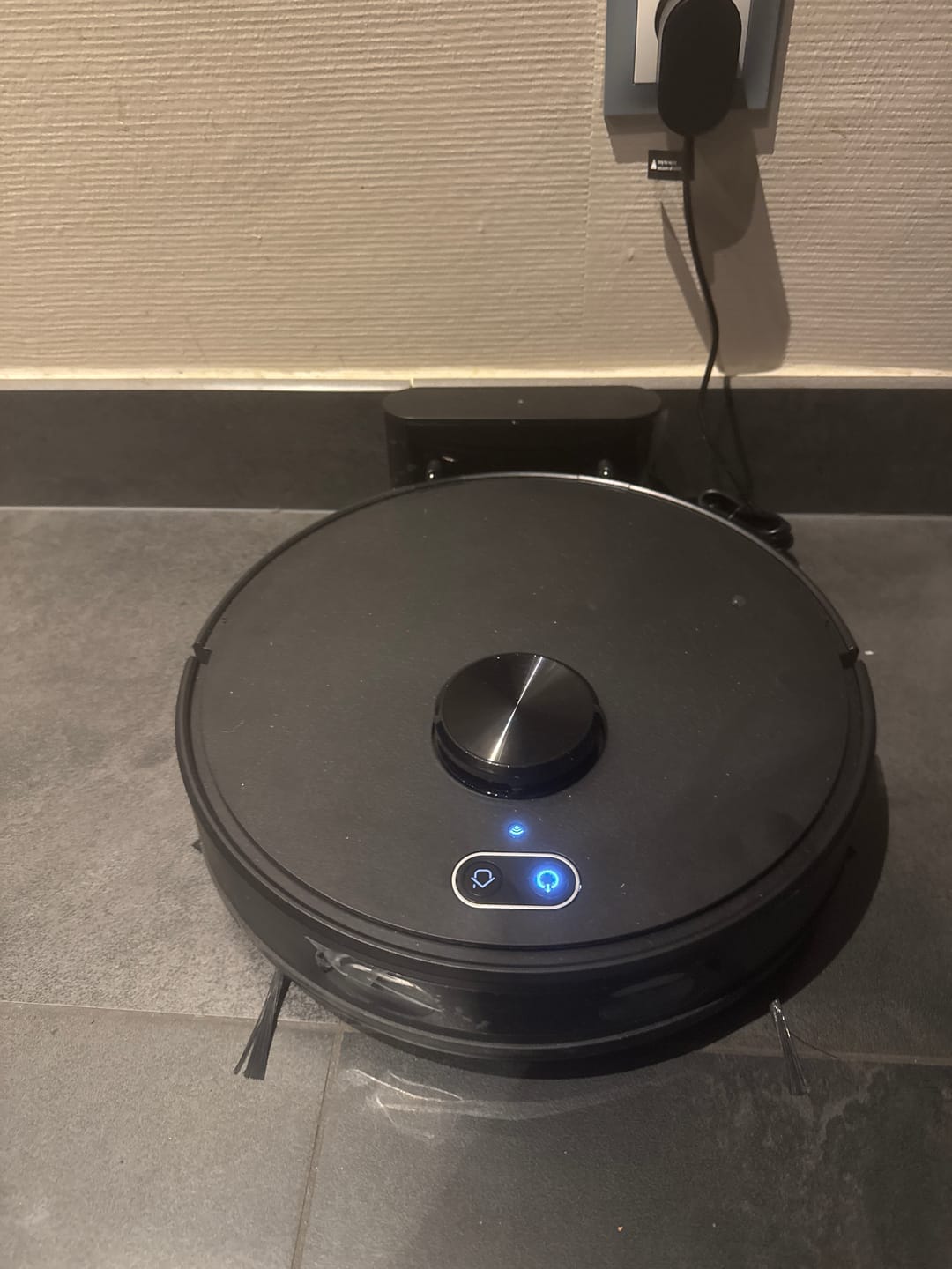 Customer photo review of Robot aspirateur D60S – Nettoyage automatique avec fonction serpillère, navigation intelligente et contrôle via application pour une propreté sans effort