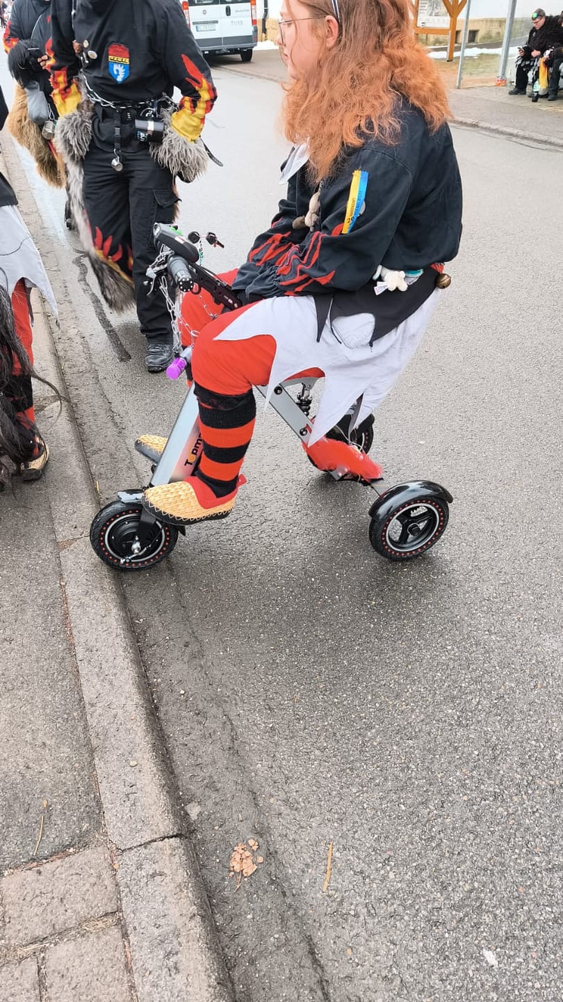 Customer photo review of Mini trottinette pliable 3 roues ES-35 pour PMR et Séniors - Tricycle ultra léger