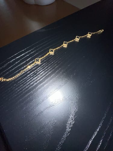 Customer photo review of Bracelet trèfle à quatre feuilles avec gravure