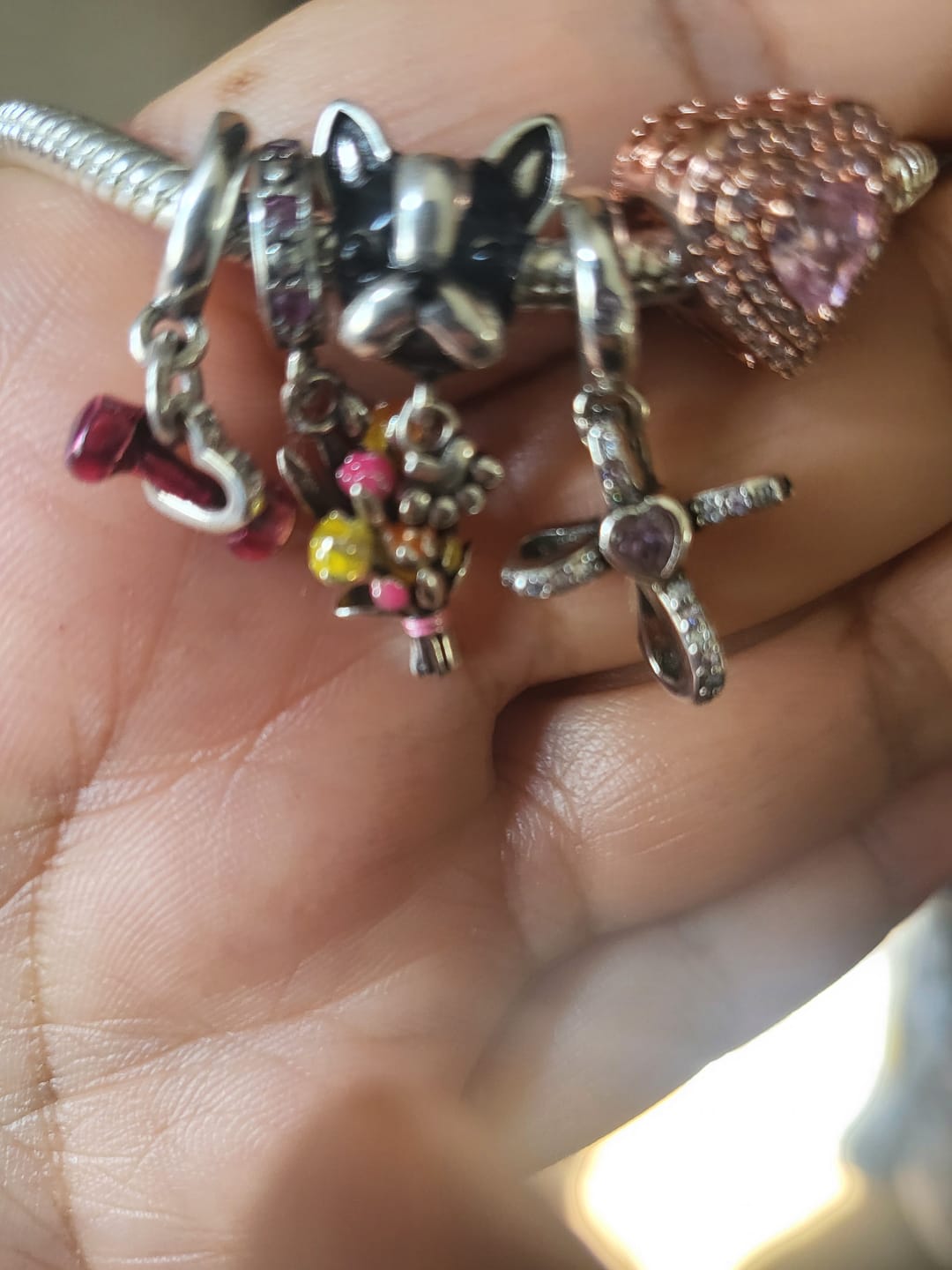 Customer photo review of Pulsera Esfera de Amor y Corazon