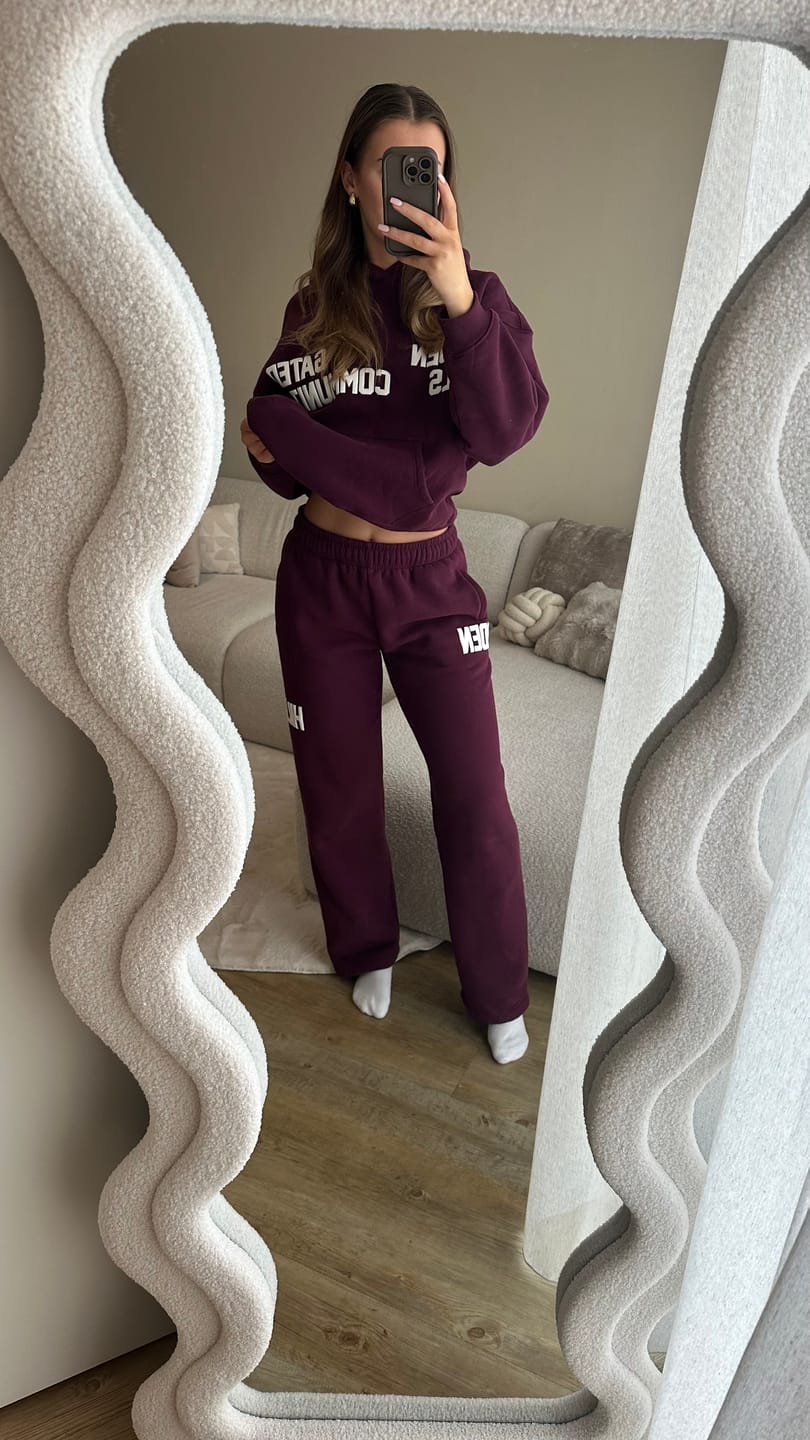 Customer photo review of GATED COMMUNITY HOODIE DARK PLUM