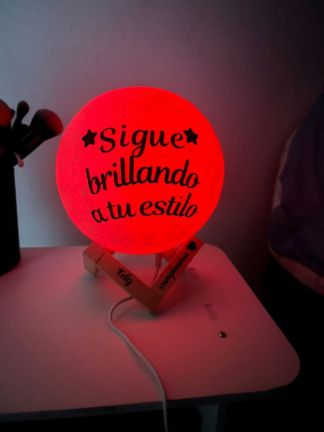 Customer photo review of Lámpara Luna RGB (Touch) 15 cm diámetro (EDICIÓN LIMITADA)