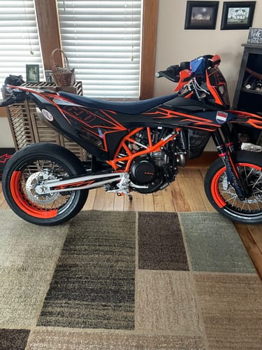 Customer photo review of Matching wheel graphics