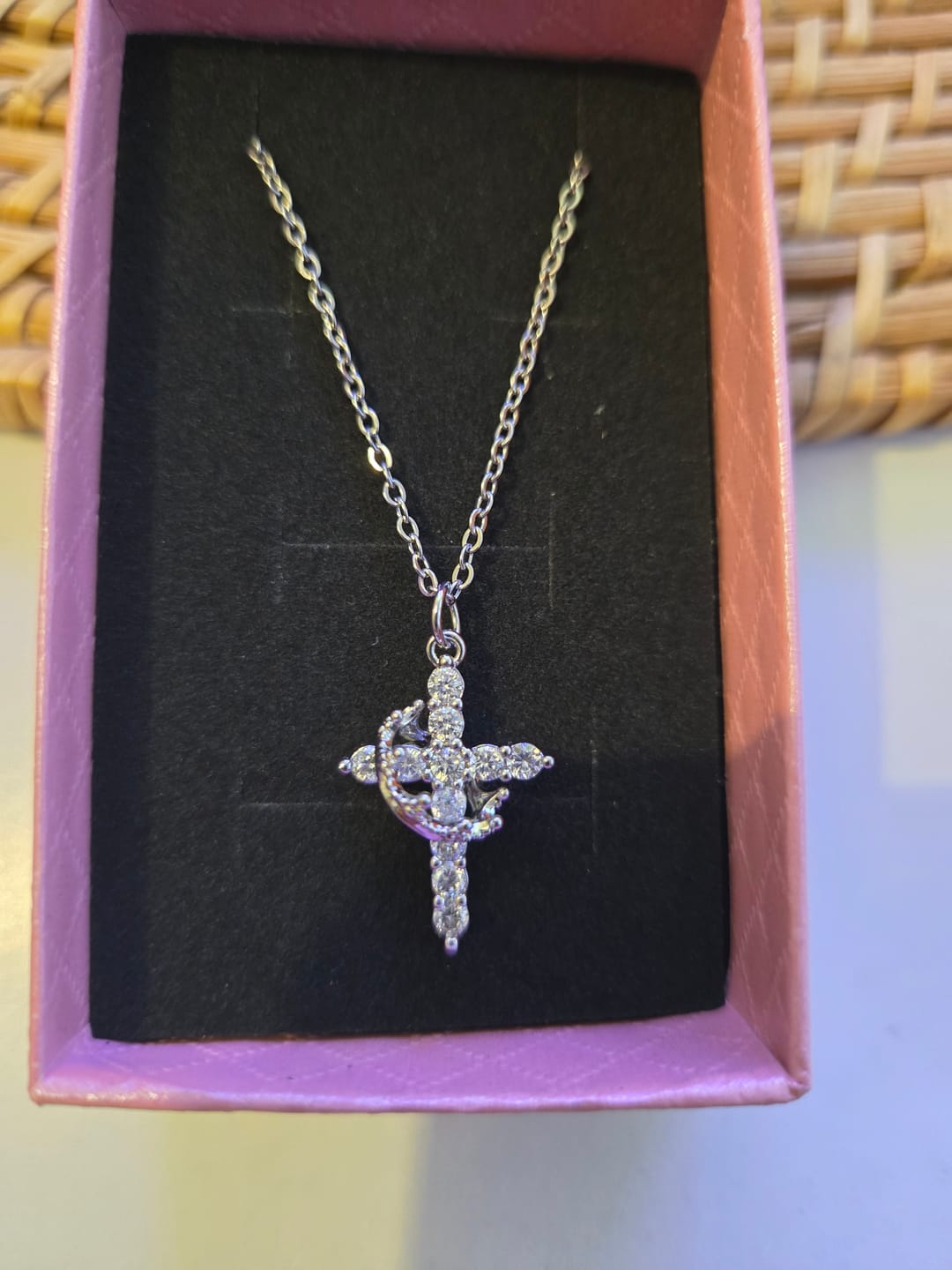 Customer photo review of Collier Croix Couronnée