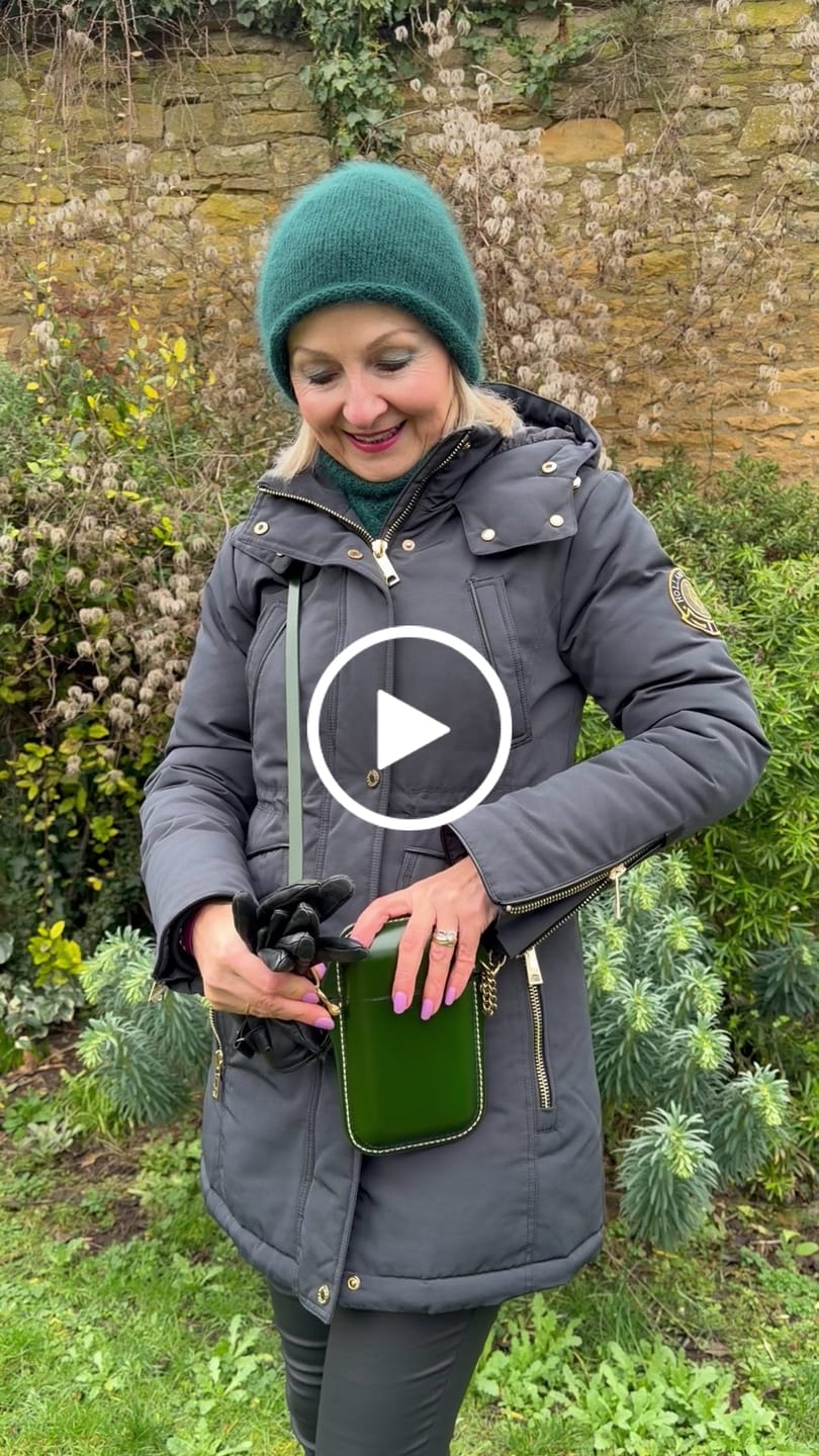 Customer video review of Juniper Phone Bag - Forest Green
