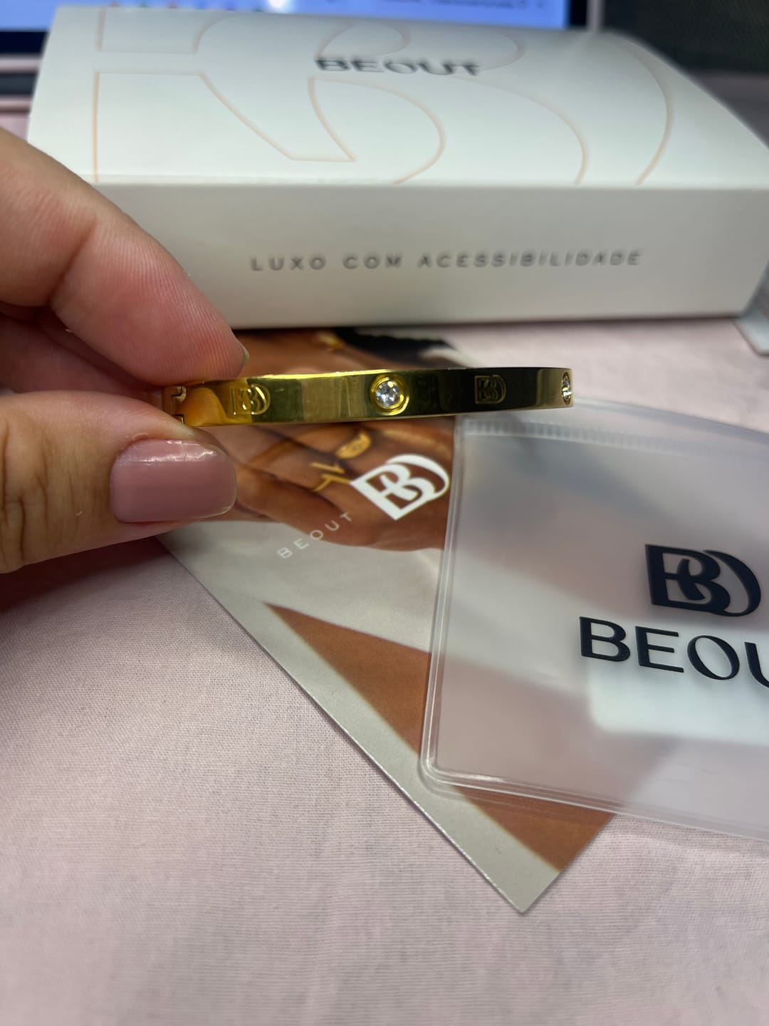 Customer photo review of Bracelete Pedras de Glamour Banhado em Ouro 18k