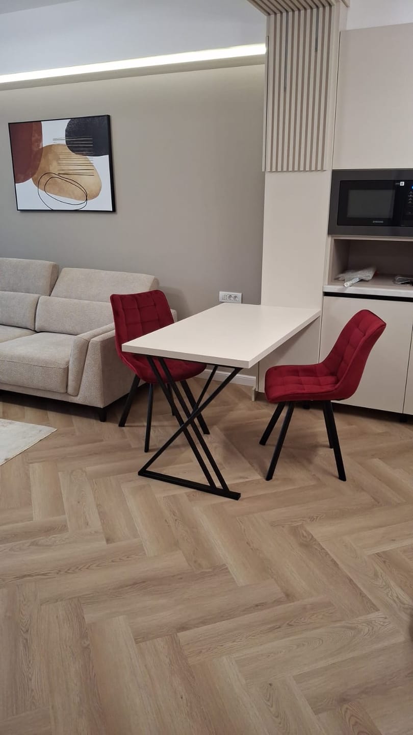 Customer photo review of Scaun K332, visiniu/negru, stofa catifelata/metal, 46X61X84 cm