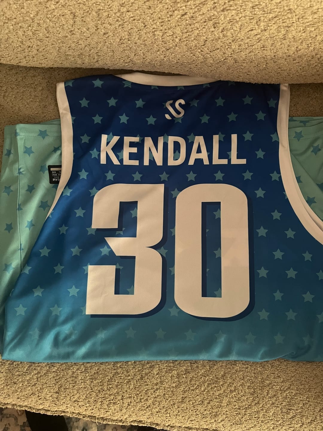 Customer photo review of Custom Sky Blue Light Purple Gradient Design Irregular Shapes Pattern Sports Uniform Basketball Jersey