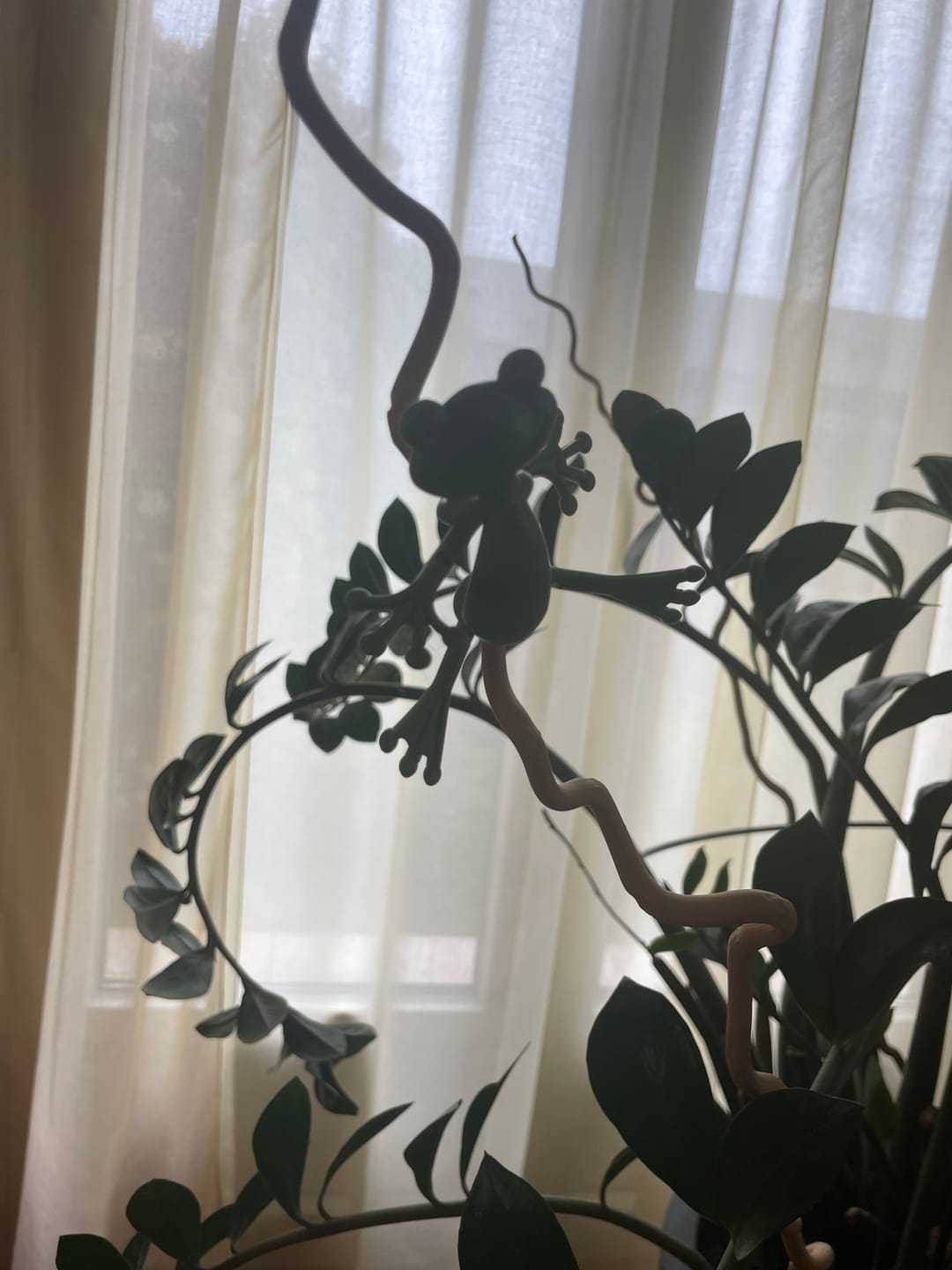 Customer photo review of Mamie-Frog® - Tuteur décoratif