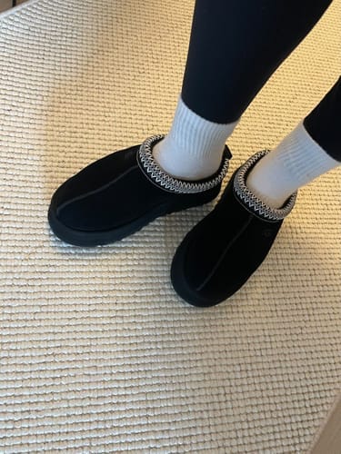 Customer photo review of UGG Women's Tazz II Black