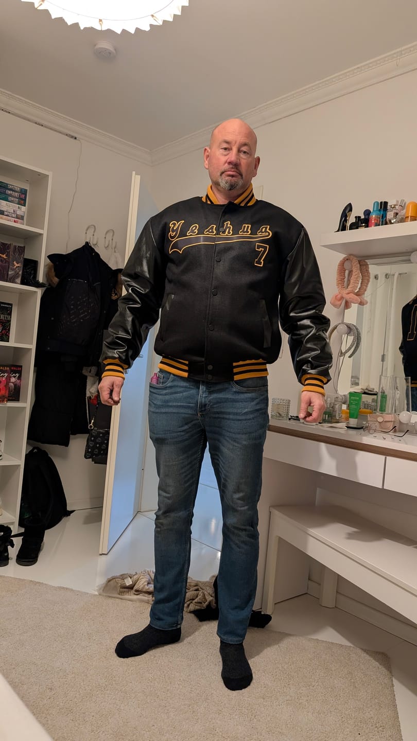 Customer photo review of Maßgeschneidertes Schwarz Gold Jacke
