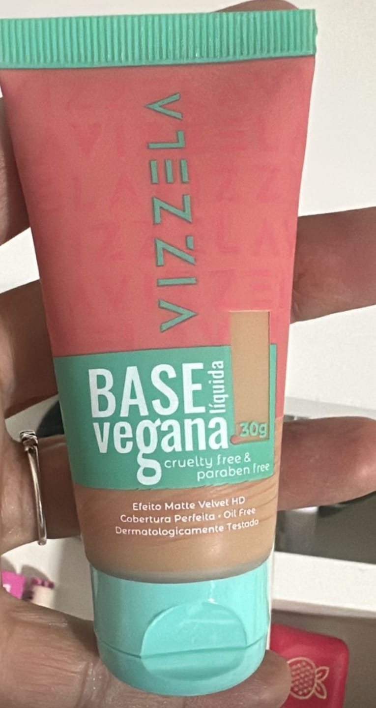 Customer photo review of Base Líquida Matte - Vizzela