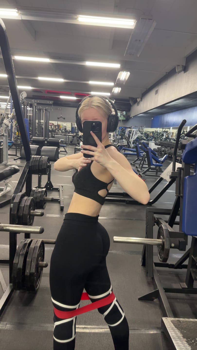Customer photo review of Standard "Big" Booty & Legs Workout Program - Gym