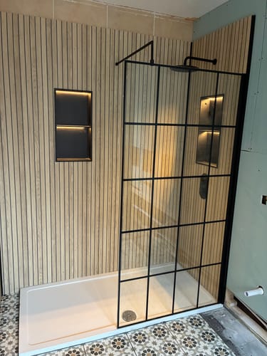 Customer photo review of Trieste 1950 x 1000mm Matt Black Grid Wetroom Screen with Support Bar -  8mm Glass