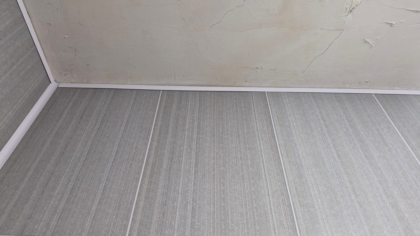 Customer photo review of 8mm White End Cap Trim