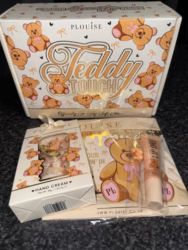 Customer photo review of Teddy Glitter Lip Drip Lip Gloss Magazine - Coconut Cake